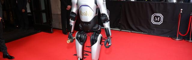 Robot ukrao pažnju na Met Gali: Bio poseban gost, pozirao fotografima