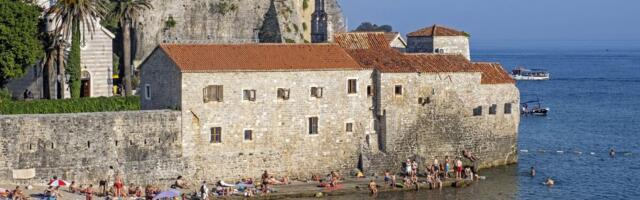 Ovako je Budva izgledala pre 63 godine: Na plažama nema gužve, ležaljki ni betona