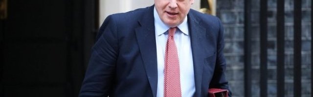 ŠOK U BRITANIJI! BORIS DŽONSON ĆE MORATI NA RESPIRATOR?! Menjaće ga čovek čija karijera ima veze sa Srbijom