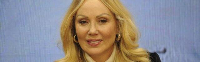 POKUPILA JE I NOVČANICU OD 10! Lepa Brena ima ZMIJU U DŽEPU: NAJVEĆI BAKŠIŠ OD NJE JE 50 DINARA!