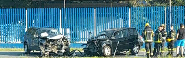 Direktan sudar dva automobila kod Sevojna