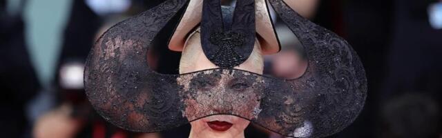 Nezaboravna gotička fantazija Lady Gage na premijeri filma “Joker: Folie à Deux”