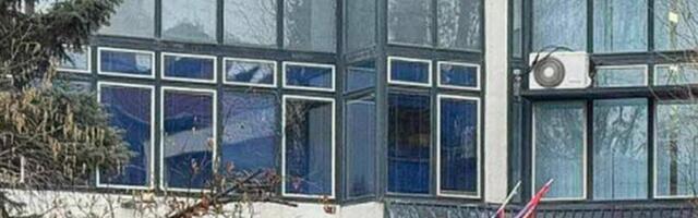 Protest ispred OŠ "Prva vojvođanska brigada": "Privremeni Školski odbor je nelegitiman"