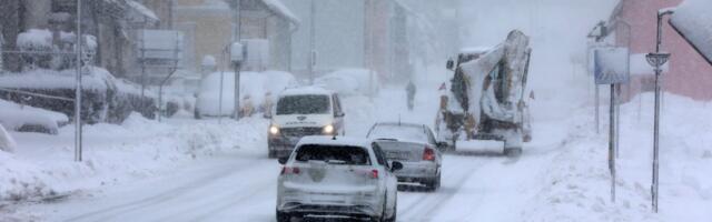 Sneg lomio stabla i bandere u Hrvatskoj, deo zemlje Božić slavi u mraku: Više od 24.000 kuća ostalo bez struje
