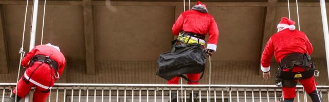 Pripadnici SAJ-a kao Deda Mrazovi obradovali mališane: Deca na Institutu za Majku i dete dobila paketiće