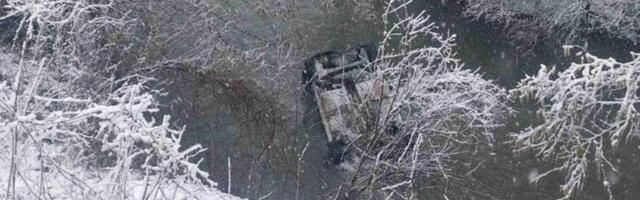 Auto pun putnika sleteo sa puta u provaliju, povređene 4 osobe! Horor kod Bijelog Polja