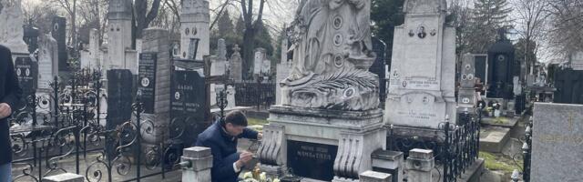 Predstavnici DS-a položili venac na grobu osnivača te stranke