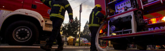 DRAMA NA PALILULI! Izbio požar u auto-servisu!