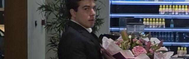 Vesna i Đole Đogani nisu pozvani na Lunino slavlje! Stigao njihov zgodni sin, u rukama doneo poklon za sestru