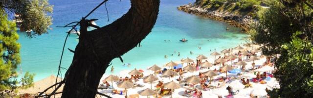 Ljudi u panici: Male, smeđe "zverke" na grčkoj plaži (VIDEO)