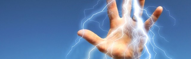 Zašto osećamo elektricitet kad se rukujemo ili nešto dodirnemo?