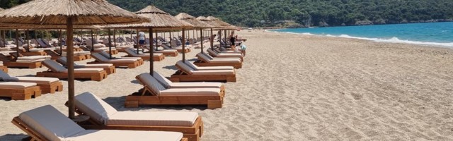 Srpkinja u Grčkoj rekla ko ima pravo na ležaljke pored mora i ljudi su joj žestoko odgovorili