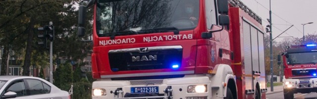Požar na Novom Beogradu: Gore barake u Agostina Neta