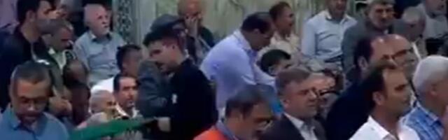 NA HILJADE IRANACA PRISTIŽE U DŽAMIJE! Mole se za svog predsednika Ebrahima! (VIDEO)