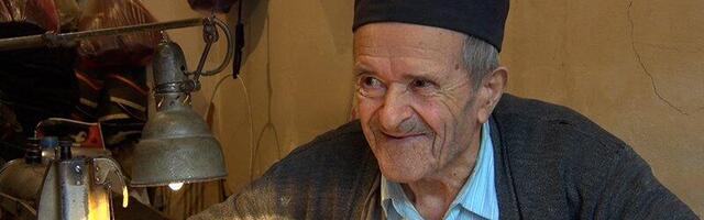 Užički krojač Đorđe Jokić ima 90 godina, a šije na mašini koju je pre 40 godina doneo iz Francuske (VIDEO)
