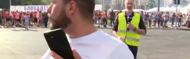 Maltretiranje UŽIVO kod Ćacilenda: Pogledajte kako nepoznati mladić ometa novinara N1 da radi svoj posao (VIDEO)