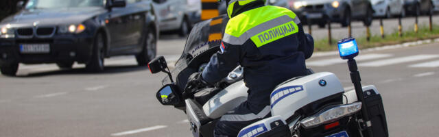 POGLEDAJTE! OVAKO JE PRESRETAČ UHVATIO NASILNOG VOZAČA Divljao motorom 196 km/h - KAMERA SVE SNIMILA! (VIDEO)
