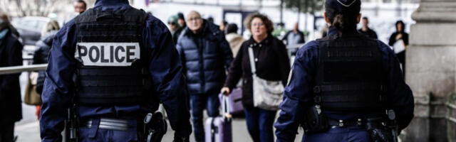 Током Фестивала светла пројектовани слогани против полиције