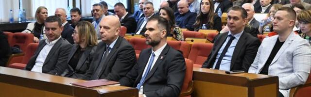 ŽARKO MIĆIN PODELIO ODLIČNE VESTI NAKON SEDNICE: Najvažnija stvar u budžetu NS za 2026. godinu su besplatni udžbenici za osnovce!