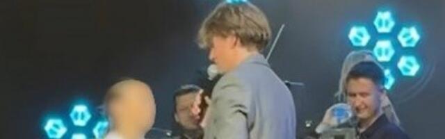 SUZE PREPLAVILE SAVA CENTAR! Devojčica iz publike PREKINULA KONCERT Jakova Jozinovića – NAROD ZANEMEO OD PRIZORA! (VIDEO)