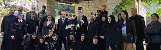 "ČUDA BOŽJA SE NE DOGAĐAJU KADA LJUDI HOĆE, NEGO KADA BOG HOĆE": Mitropolit Joanikije na praznik otvorio važnu temu o čudesima u pravoslavlju