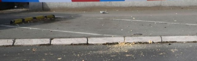 DETONACIJA U RAKOVICI! Ispred prodavnice eksplodirala nepoznata naprava!