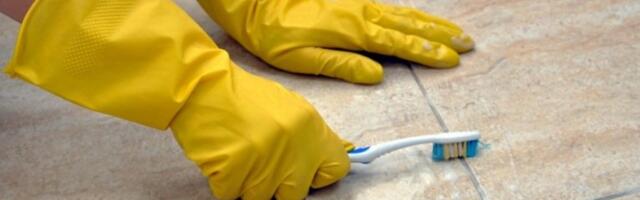 OČISTITE FUGNE PRAŠKOM ZA PECIVO: Nekoliko saveta za blistavo čisto kupatilo ili kuhinju