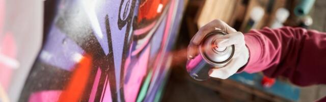 "Ćaci" grafit u Zemunu: Dve reči, tri greške (FOTO)