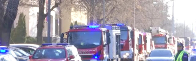 Gori krov zgrade Specijalnog suda u Ustaničkoj ulici u Beogradu, zaposleni evakuisani