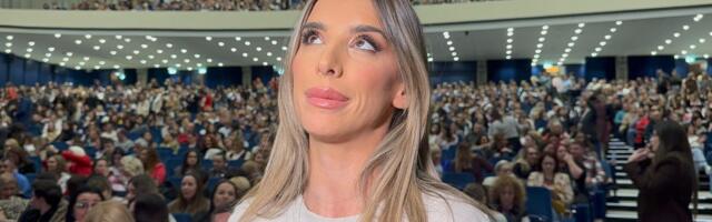 "Rekla mi je da je pustim, nisam išla u detalje": Jovana Pajić o Marijinom pehu na koncertu: "Držala je u..."