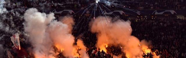 Navijači Ajaksa i Dortmunda „zapalili“ Johan Krojf arenu, UEFA klubovima spremila ljubavno pismo (VIDEO)