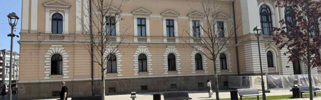 Osušilo se sedam sadnica crvenog javora na Trgu Radomira Putnika, grad „utvrđuje uzroke“