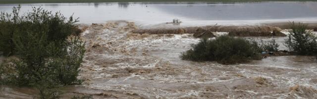 "Ovo je biblijska katastrofa!" Meštani na krovovima čekaju spas, poplave na omiljenom srpskom ostrvu u Grčkoj