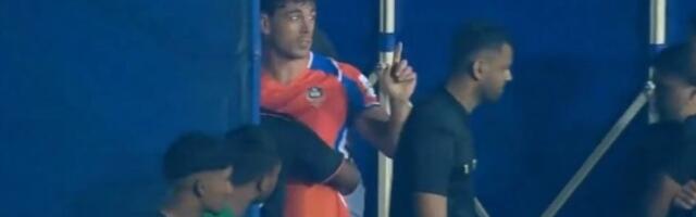 Najbizarniji crveni karton: Imao je donji veš - pogrešne boje (VIDEO)