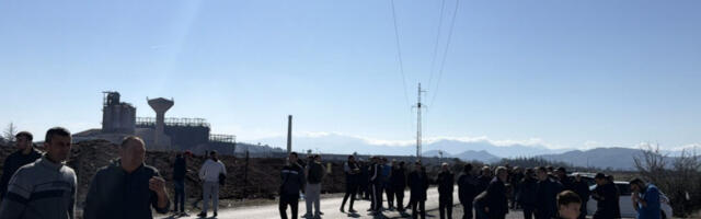 Мештани Ботуна протестују испред градилишта постројења за пречишћавање отпадних вода