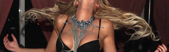 (EKSPLICITNI FOTO) ISPLIVALA INTIMNA SLIKA AVE KARABATIĆ I VERENIKA: Usred odnosa, u zanosu, procurile vrele poze, njena faca SVE GOVORI