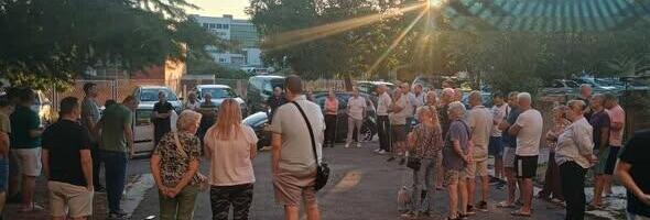 Protest građana Vranja u ulici Esperanto: Neće zoniranje i naplatu parkinga u svojoj ulici