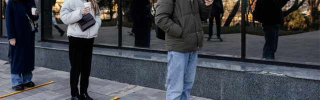 Šta natera čoveka da stane u red – muka ili strah od promena?