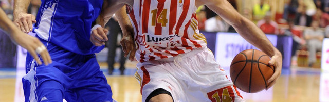 "ŽENA JE UBEĐENA DA JE VARAM" Srpski košarkaš objavom POREMETIO tviter: Ćerke su me videle bez majice...