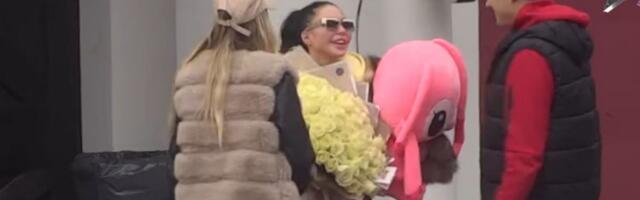 Maja Marinković se vratila u rijaliti posle vađenja silikona iz zadnjice! Jedva hoda, Luka joj se prvi obratio