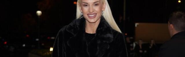 Padaju vilice: Anja Mit pokazala isklesani stomak nakon porođaja (VIDEO)