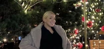 MILICA TODOROVIĆ PRVI PUT POKAZALA TRUDNIČKI STOMAK Pevačica nasmejana i prelepa pozirala ističući stomak, dirljiv omenat sve ganuo (FOTO)