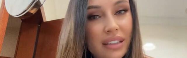 Kaća pokazala sina, mali plavušan, neverovatno koliko je porastao! Nosi vojničke pantalone, kombinacija je hit