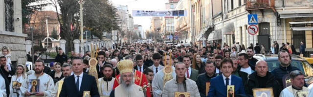 KRAGUJEVAC NA ULICAMA! Snažna poruka vladike Jovana: "Svako od nas nosi Božji pečat!" (FOTO)