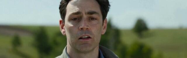 Sve o zvezdi filma "Žetva": Britanski glumac koji donosi potresnu priču o "Žutoj kući"