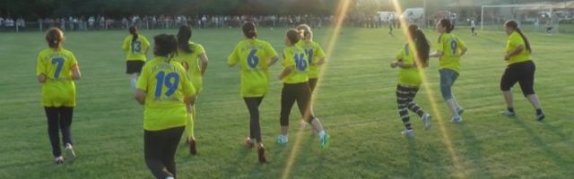 CRNKE I PLAVUŠE ODMERILE SNAGE UZ FUDBALU! Pobednice dobile zlatnu metlu!