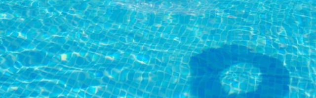 NAŠAO NAČIN DA SE RASHLADI! On zna da uživa! (Video)