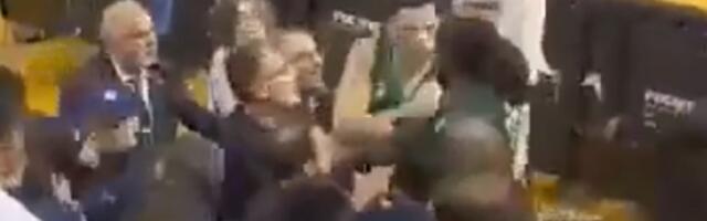 Skandal: Navijač pljunuo Lesora (VIDEO)
