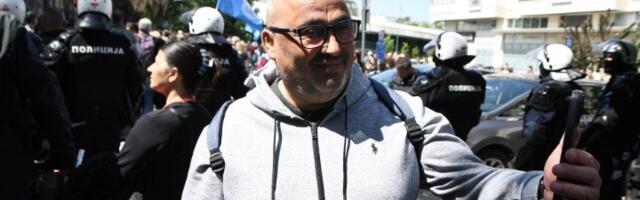Dekan DIF-a Drid kroz prozor upao na fakultet - očevici kažu uz pomoć batinaša i policije