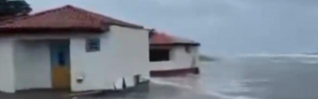 Katastrofa na Adi Bojani: More odnosi kućice (VIDEO)